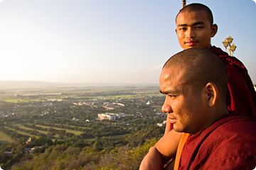Jonge monniken in Mandalay