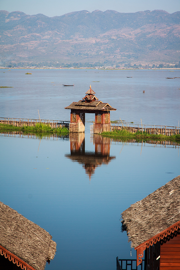 Uitzicht op het Inle Lake vanaf de heuvel bij Khaung Daing